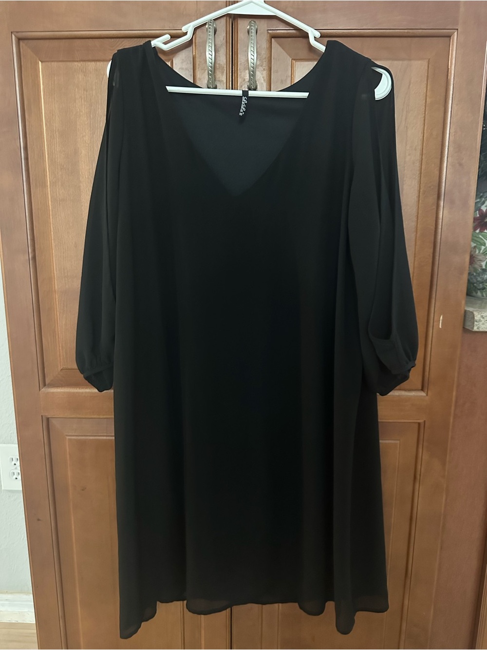 Lulu's Black Cold-Shoulder V-Neck Long Sleeve Dress
